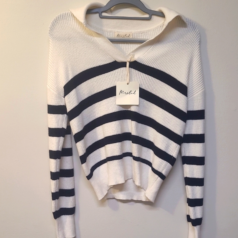 Marbed V-Neck Sweater‎ White and Black Stripes new for women.